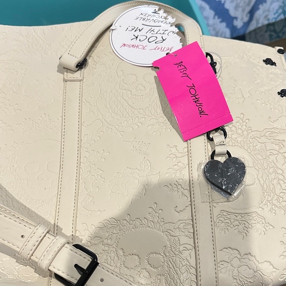 Betsey Johnson Cream Travel Bag with Silver Heart Charm - Picture 1 of 3